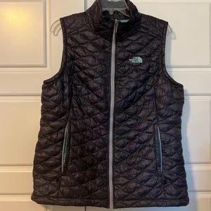 Women The North Face Vest Size XL Color Purple